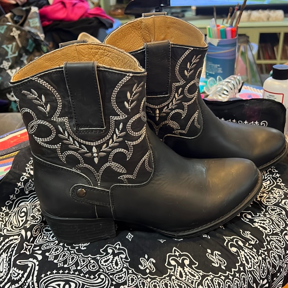 Sterling River Western Boots new with tags
